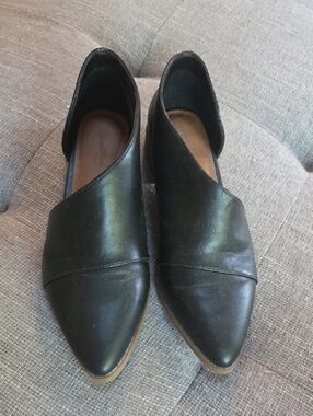 Universal Thread Black Pointed Asymmetrical Loafers